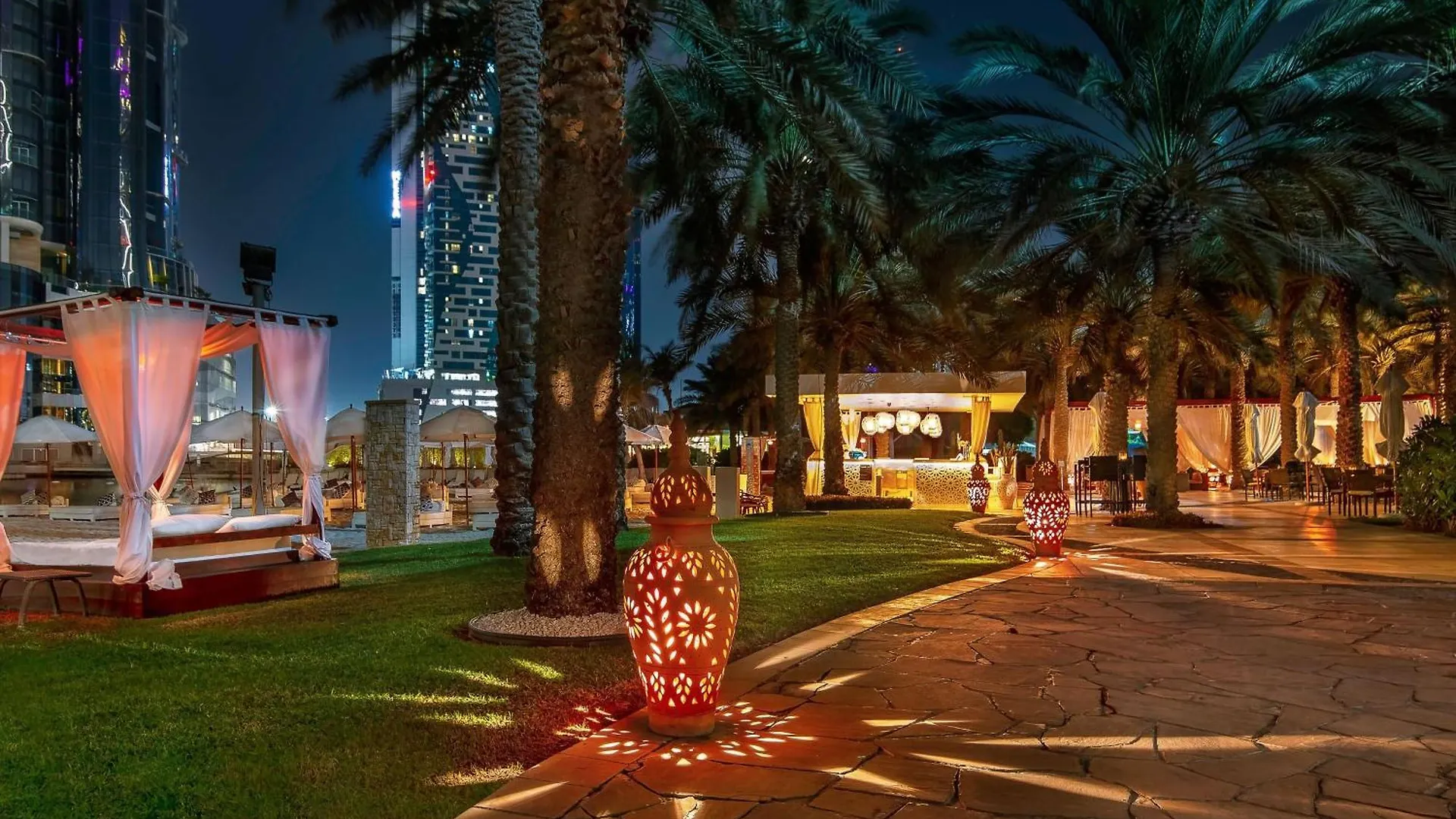 Sheraton Abu Dhabi Hotel & Resort 5*,