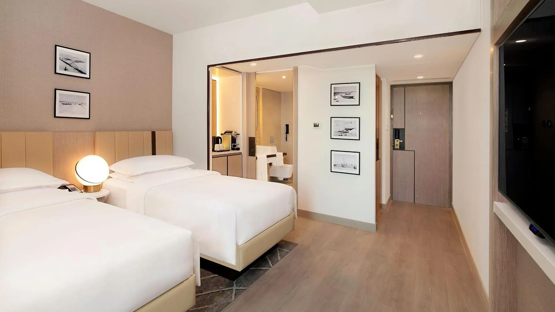 Sheraton Abu Dhabi Hotel & Resort 5*,  United Arab Emirates