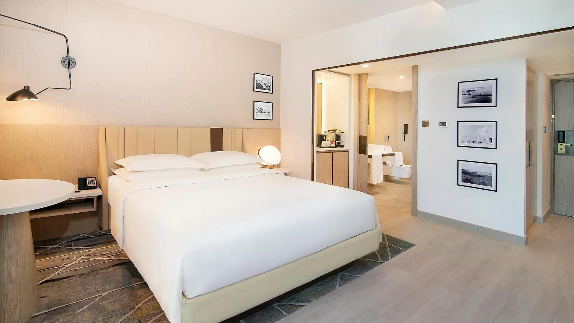 Sheraton Abu Dhabi Hotel & Resort 5*,  United Arab Emirates