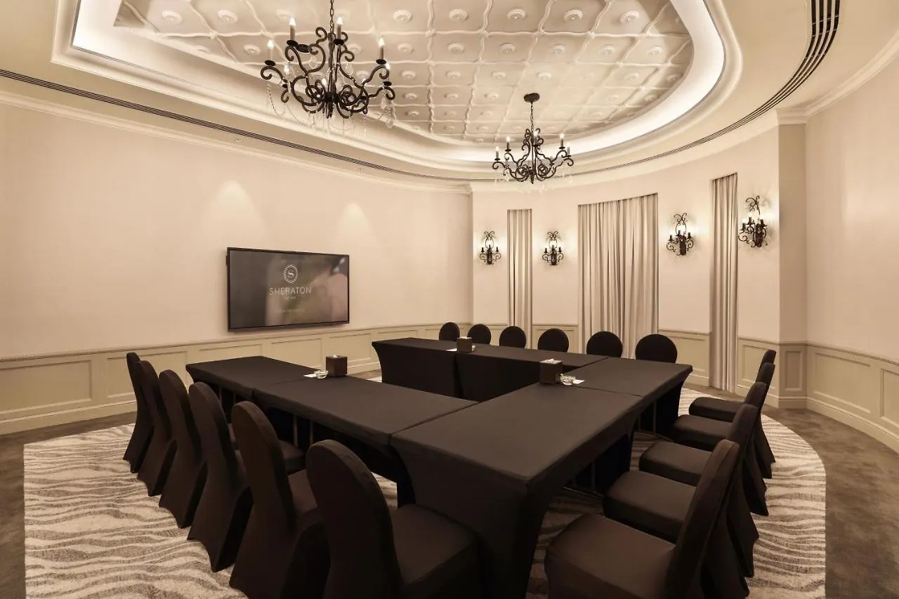 Sheraton Abu Dhabi Hotel & Resort 5*,