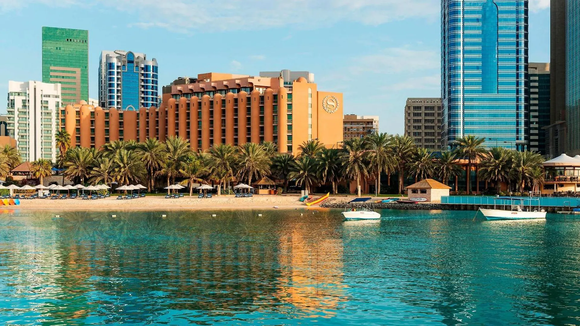 Sheraton Abu Dhabi Hotel & Resort 5*,